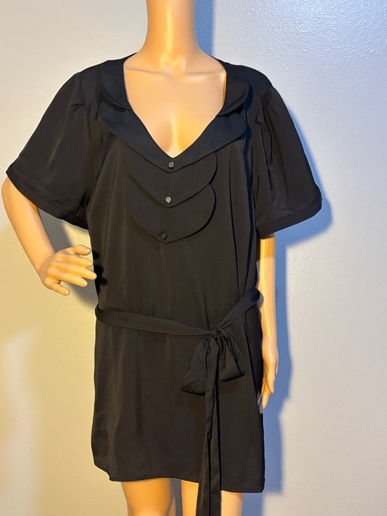 Modcloth Tops - ModCloth Women's Black Art Deco Neckline Short Sleeve Tunic